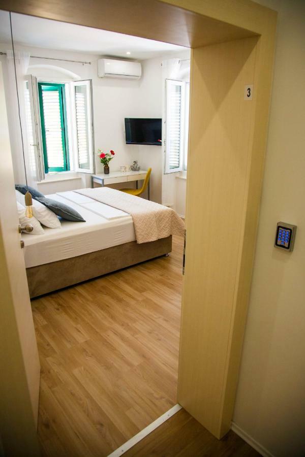 Soukki Town Centre Suites 1 Split Buitenkant foto