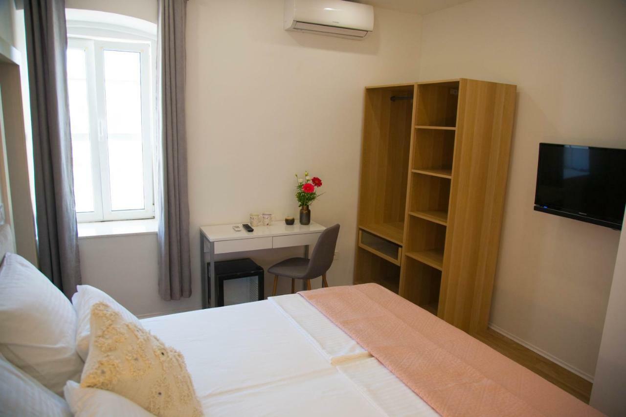 Soukki Town Centre Suites 1 Split Buitenkant foto