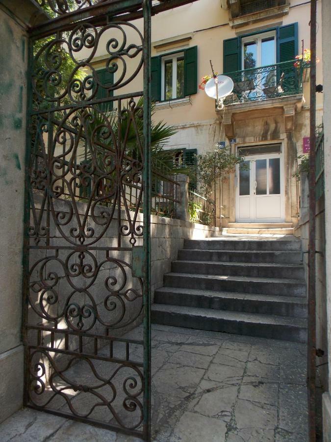Soukki Town Centre Suites 1 Split Buitenkant foto